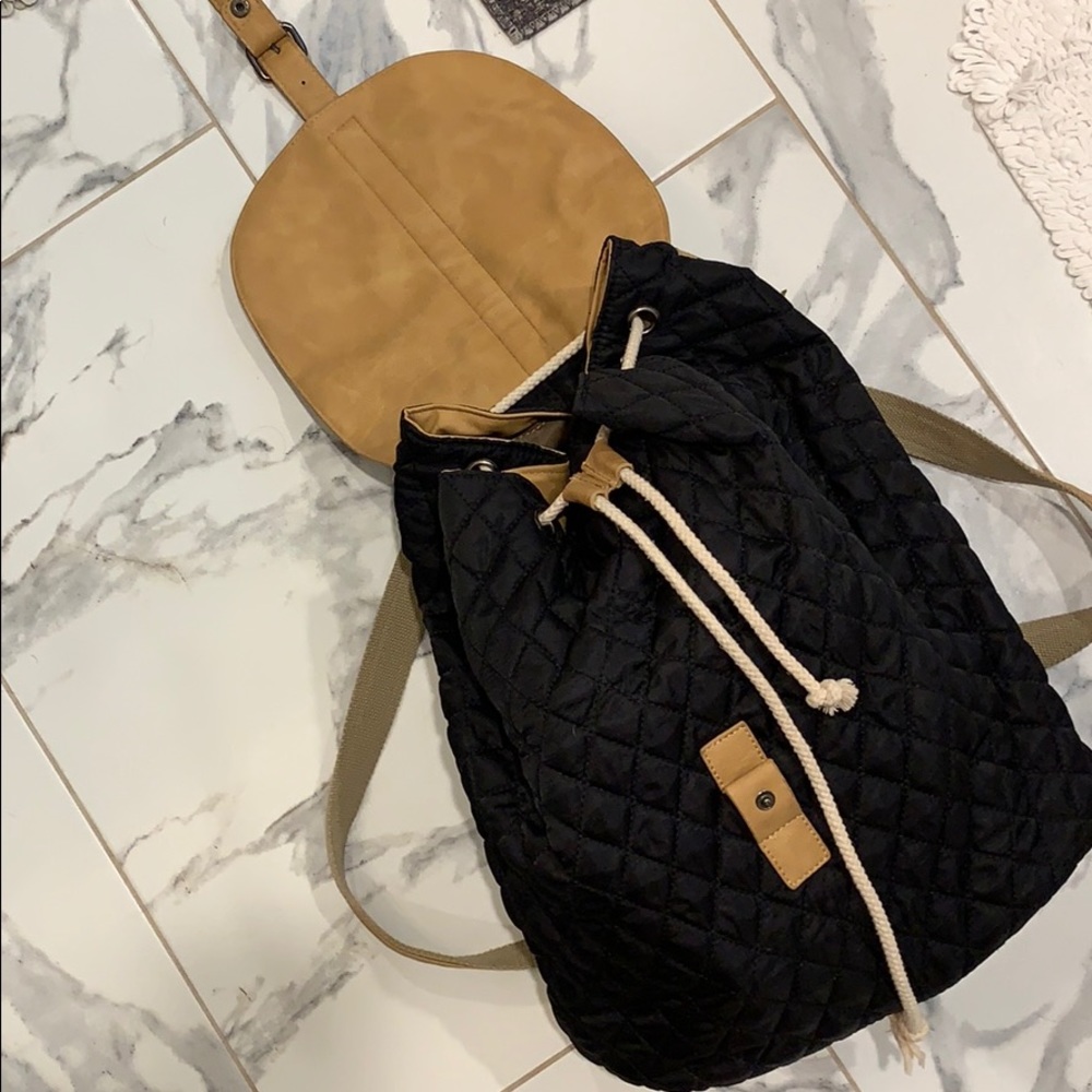 Drawstring backpack, black and camel - Picture 3 of 5